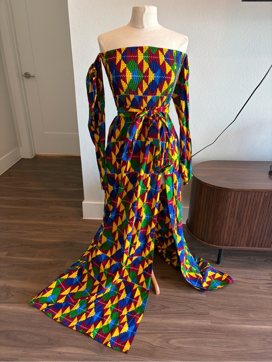 Dresses & Skirts - Off-Shoulder Multicolor Geometric Maxi Dress with pockets and a side slit.